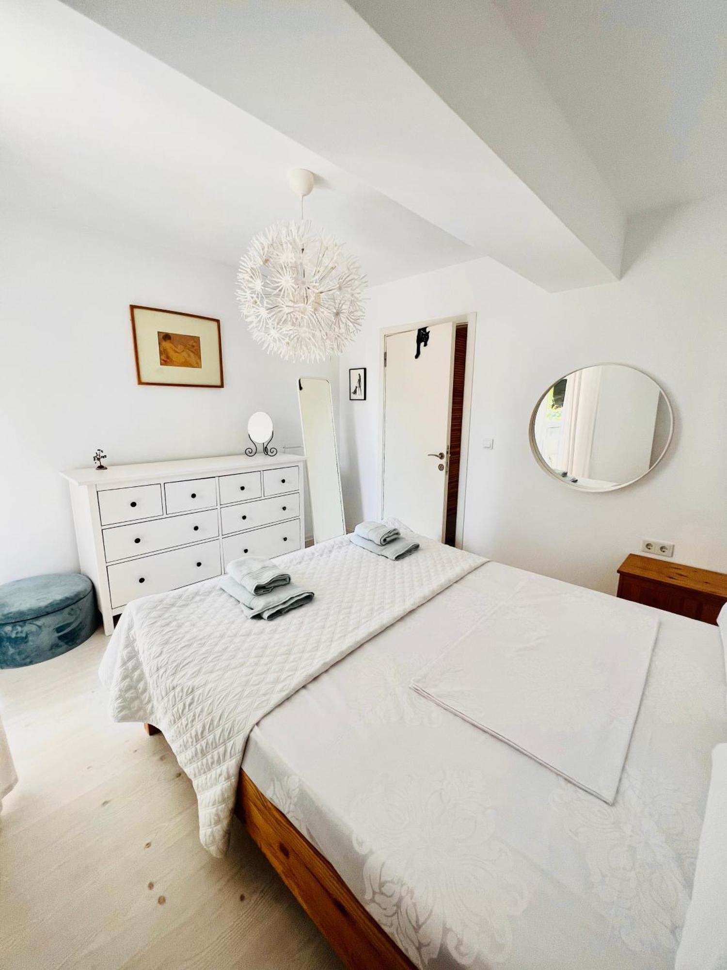 The Airport Loft Appartement Otopeni Buitenkant foto